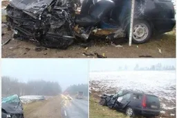 „Renault Laguna“ kaktomuša trenkėsi su „Seat Toledo“ ir susidūrė su autobusu „Neoplan N316“