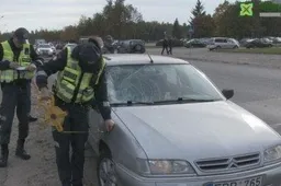 Moterį partrenkė dovanotu automobiliu (TV REPORTAŽAS. ATNAUJINTA)