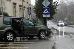 Avarijoje prie Daugų gimnazijos nukentėjo keturi keleiviai