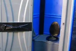Sudegintas biotualetas, vogta langų, svaigalų ir kito turto