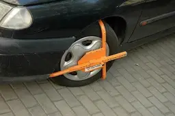 Blokuos ratus...