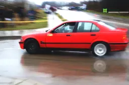 BMW automobiliu į medį Alytuje rėžęsis kariškis policijoje pasirodė girtas