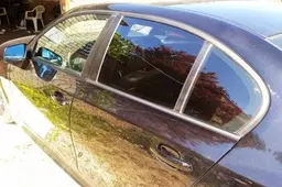 Automobilių stiklų tamsinimas: profesionalų patarimai
