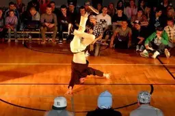 Į tarptautines hip-hop ir breiko kovas kviečia „BreikBumas“ (VIDEO)