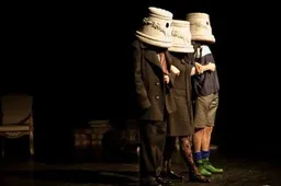 Teatrų festivalyje Alytuje – Europos komedijos titulu įvertintas spektaklis apie europaramos „įsisavinimo“ ypatumus (VIDEO)