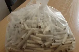 Sūnui į areštinę - pilnas maišiukas kontrabandinių cigarečių