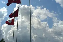 Prie naktinio klubo peiliu sužalojo nepažįstami