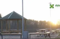 Sumušė prie ežerėlio, peiliu sužalojo kaime
