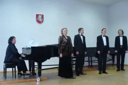 ,,Pagarbinkim Lietuvą“ - valanda su operos solistais