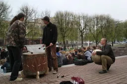 „Drum2gether” buvo grojama ne tik profesionaliais, bet ir savo pasigamintais ar prasimanytais mušamaisiais
