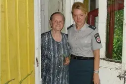 Policijos pareigūnai neužmiršta lankyti garbaus amžiaus žmonių