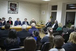 Gyventojai kėlė klausimus dėl gatvių apšvietimo, kelių remonto, greičio ribojimo kalnelių ir nuotekų valymo įrenginių