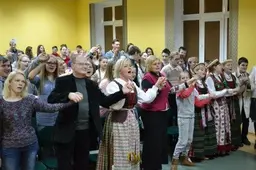 Miroslavo gimnazija šventė dainuodama