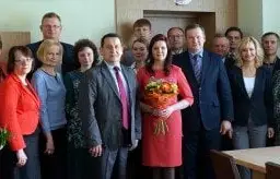 Rajono administracijos direktorei gimtadienio proga - gražūs linkėjimai ir gėlės