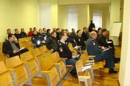 Stalo pratybose buvo imituojami neramumai ir jų malšinimo būdai