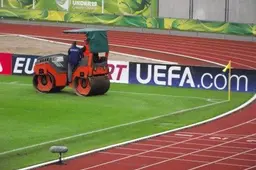 Europos čempionato metu stadiono darbuotojams talkina kelininkai (ATNAUJINTA. NUOTRAUKOS)