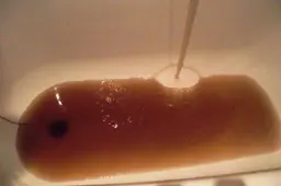Pas Vidzgirio gyventojus ir čiaupo bėga ne vanduo, o „kava“