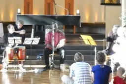 Melodijos ir ritmo pagauti žiūrovai, atrodė, tuoj ims šokti bažnyčioje (FOTO)