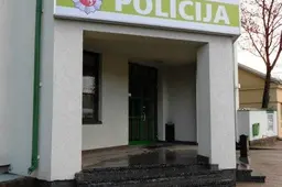 Sumušė žmona, reikalavo cigarečių, pinigų, sudavė smūgius į šoną ir galvą, tačiau nusikalstamos veikos nebaigė - pasirodė policija (KRIMINALŲ SUVESTINĖ)