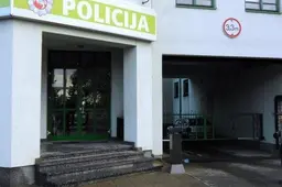 Pastebėjo degančią „Hondą“, sulaikytieji pjaustėsi kaklą ir rankas (KRIMINALŲ SUVESTINĖ)