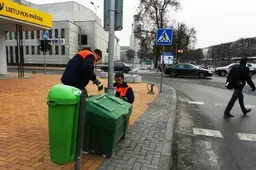 Į miesto šaligatvius atvežtos smėliadėžės