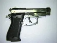 Policija perspėja asmenis, turinčius dujinius ginklus
