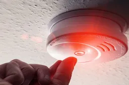 Nuo gegužės 1-osios dūmų detektoriai gyvenamosiose patalpose - privalomi