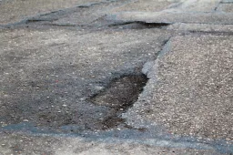 Alytiškiai kviečiami pranešti apie miesto gatvėse atsiradusias duobes