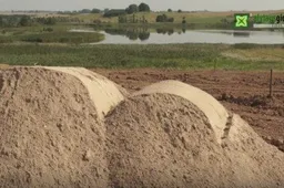 Įsigytame sklype prie ežero - žmogaus kaulai ir medinė dėžė, panaši į karstą (TV REPORTAŽAS)
