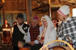 Balkūnų sodyboje vyko improvizuotos dzūkiškos vestuvės