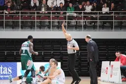 „Dzūkijos” krepšininkams iki kalėdinio stebuklo trūko nedaug - Alytuje vos nesupakuotas „Žalgiris” (VIDEO)