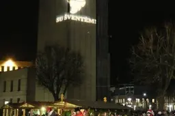 Alytaus Kalėdų eglutės įžiebimo šventė vos sutalpino žiūrovus Rotušės aikštėje (VIDEOĮRAŠAS)