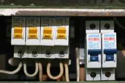 Atstačius elektros tiekimą vienur, ji dingsta kitur