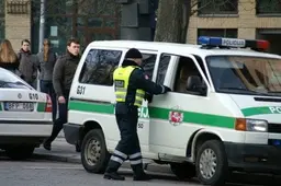 Pakeista transporto priemonių nuvežimo ir važiuoklės užblokavimą  tvarka