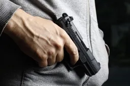 Policija Alytaus rajone sustabdytame automobilyje aptiko ginklų