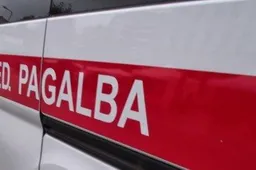 Susižalojo rankoje sprogus petardai