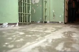 Alytaus pataisos namuose bandyta gyvą sudeginti kalinį