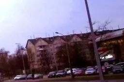 Ieškomas baltos spalvos taksi automobilis, partrenkęs mergaitę ir pasišalinęs iš įvykio vietos