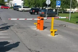Į ligoninės kiemą - tik su leidimais ir už pinigus... (FOTO)