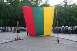 Alytiškiai giedojo himną prie Laisvės angelo (foto)