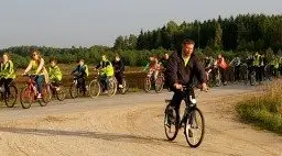 Ant dviračių - beveik 100 Daugų Vlado Mirono gimnazijos mokinių