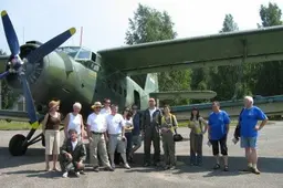 Susitiko priešų pozicijoms tarnavusių oro uostų aviatoriai (FOTO)