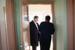 Daugiavaikė mama džiaugiasi atnaujintu būstu