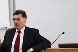 Seimo nariai susitiko su kolegijos studentais (FOTO)
