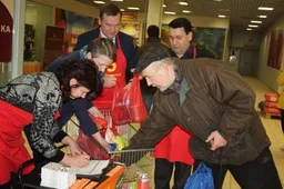 Alytuje paramos surinkta vaikų dienos centrams Alovėje, Krokialaukyje, Pivašiūnuose ir Rimėnuose ir nepasiturintiems Simno seniūnijoje (VIDEOREPORTAŽAS)