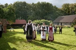 Dailininko A. Žmuidzinavičiaus tėviškėje skambėjo dainos, kvepėjo obuoliene