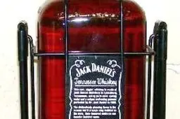 Ilgapirščiai pasirinko „Jack Daniel's“, „Ballantine“ ir „Jameson“ – sudaužė