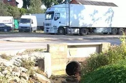 Ketiniai dangčiai su rėmais Alytuje dingo iš rekonstruojamos Kauno gatvės