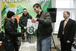 „Žalgirio“ krepšininkai ištraukė „Kautros“ loterijos burtus, kuriuose fortūna buvo palanki alytiškiams