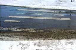 Kriminalų kronika: auksinę grandinėlę nutraukė ir kaklą sužalojo prie notaro biuro, sūnus motiną grasino nužudyti ir padegė drabužius